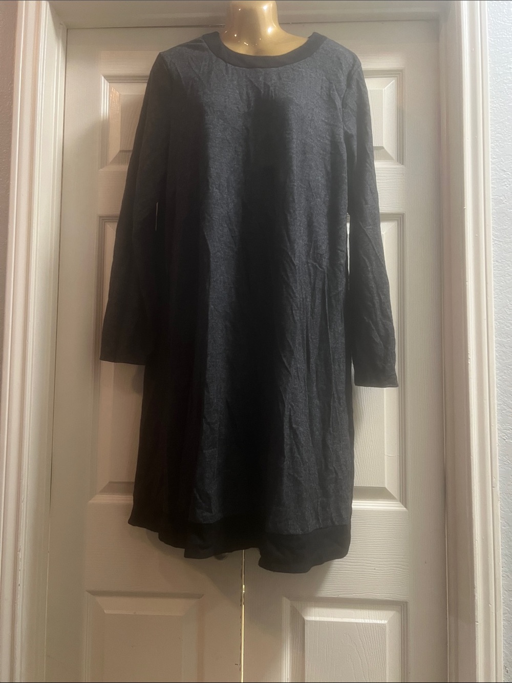 CW Classic Black Long-Sleeve Shift Dress (Bin 6-026)